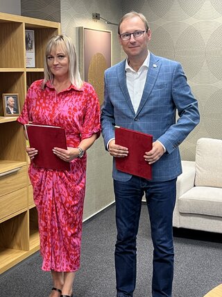 podpis zmluvy 1