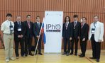 Obr. 1. Družstvo Slovenskej republiky po vyhlásení výsledkov: Ľ. Konrád, Ľ. Mucha, J. Kvorka (zástupca TN kraja a Gymnázia v Dubnici nad Váhom), L. Ürge, T. Gonda, P. Turzák, J. Ondráš, I. Čáp (foto K. Čápová)