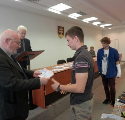 Vyhodnotenia fyzikálnej olypiády kategórií A, B, C, D